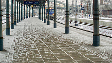 Mróz unieruchomił część pociągów Polregio. Na trasy wyjechały autobusy Mróz unieruchomił część pociągów Polregio. Na trasy wyjechały autobusy